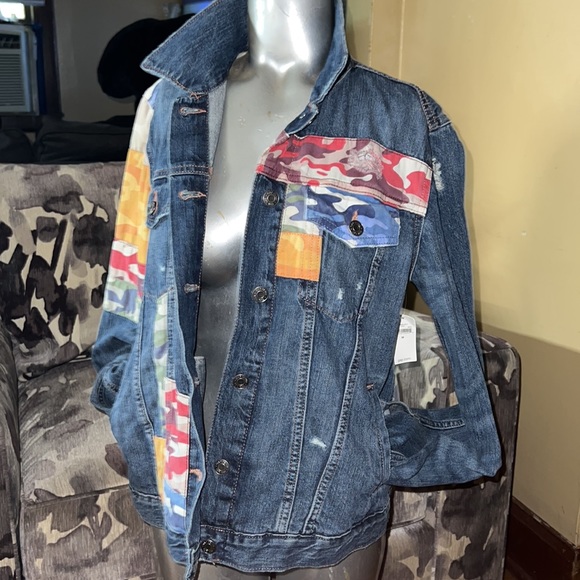 Nwt Gap denim jacket with camouflage and distressed decorations - Picture 2 of 9